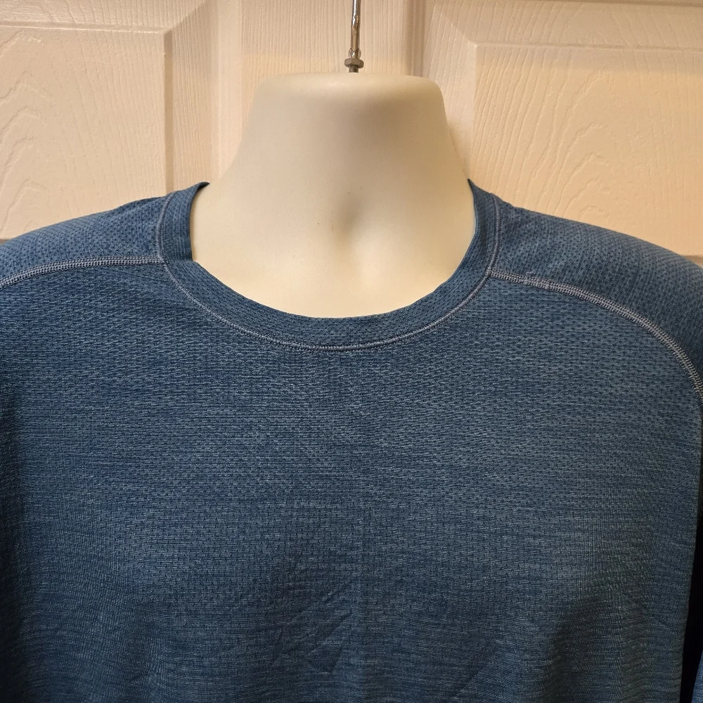 Lululemon Metal Vent Tech Long Sleeve Night Sea/Soft Denim - Picture 3 of 7